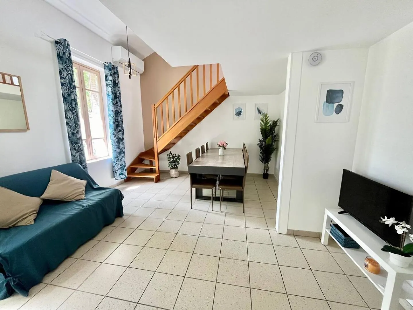 Holiday home Bngo I Maison Mimosa I Jardin, 3 Chambres, 9 Personnes Villeurbanne France