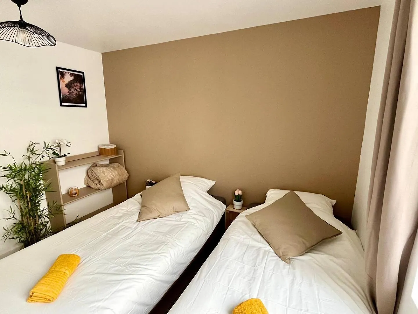 Holiday home Bngo I Maison Mimosa I Jardin, 3 Chambres, 9 Personnes Villeurbanne