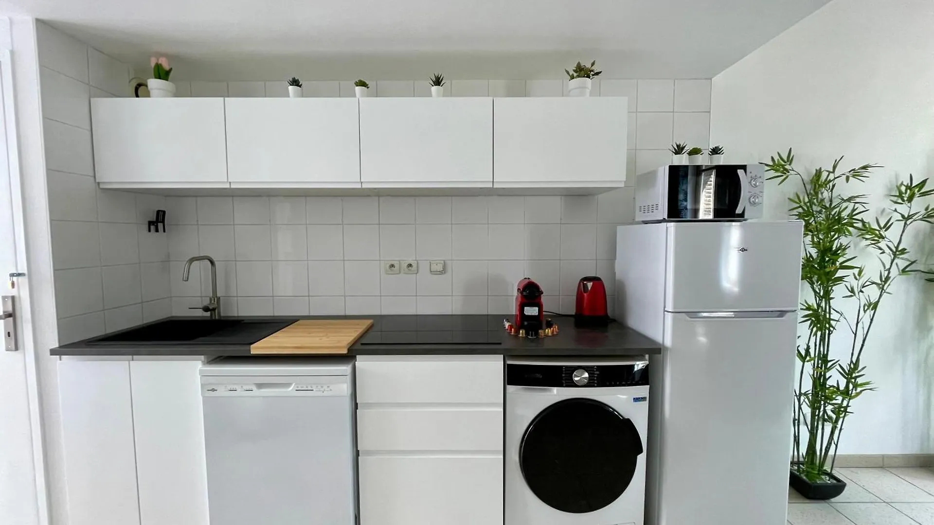 Holiday home Bngo I Maison Mimosa I Jardin, 3 Chambres, 9 Personnes Villeurbanne France