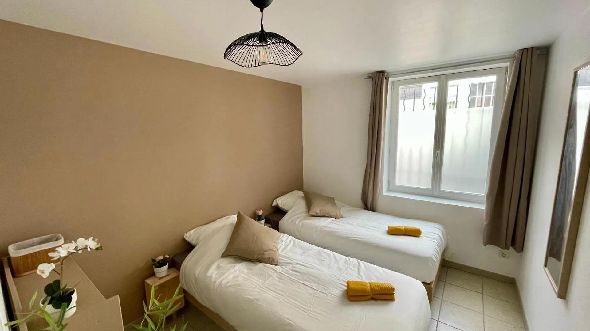 Bngo I Maison Mimosa I Jardin, 3 Chambres, 9 Personnes Villeurbanne 0*,  France