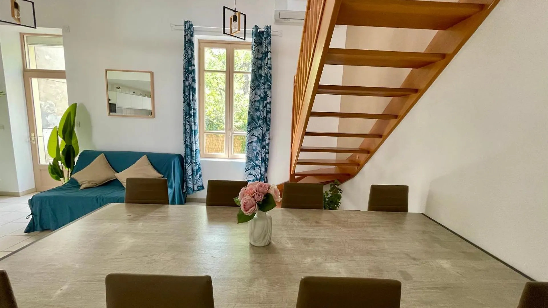 Holiday home Bngo I Maison Mimosa I Jardin, 3 Chambres, 9 Personnes Villeurbanne